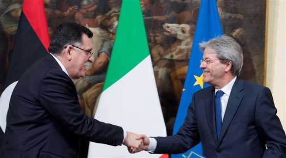 لقاء سابق بين فائز السراج ورئيس الوزراء الإيطالي باولو جينتيلوني (أرشيف)