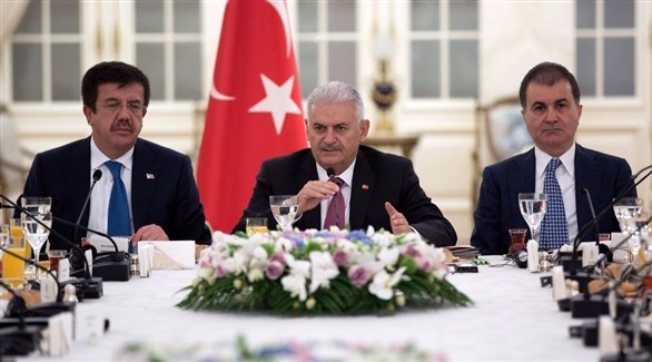 رئيس الوزراء التركي بن علي يلديريم خلال فطوره (تويتر)