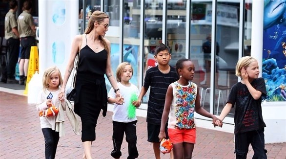 جولي مع أولادها (أرشيف)
