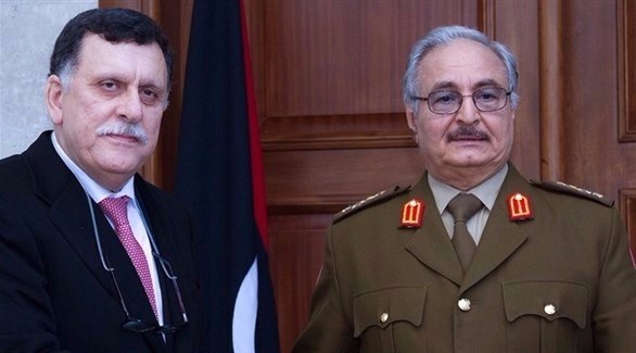 رئيس حكومة الوفاق فايز السراج وقائد الجيش الليبي المشير خليفة حفتر (أرشيف)