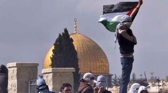 فلسطينيون يحتفلون بفك الحصار عن الأقصى.(أرشيف)