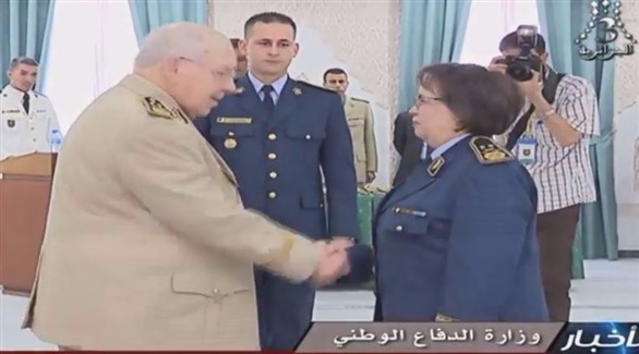 أثناء عملية ترقية فاطمة بودواني (التلفزيون الجزائري)