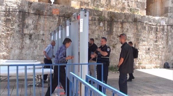 البوابات الإلكترونية التي نصبتها إسرائيل على مداخل الأقصى.(أرشيف)