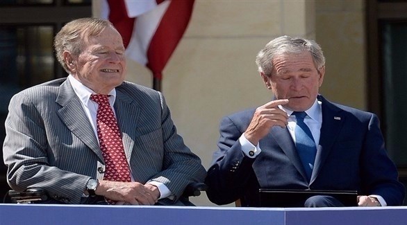  الرئيسان الأمريكيان السابقان جورج دبليو بوش وجورج بوش الأب (أرشيف)
