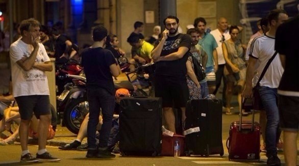 سياح مصدومون بعد الهجوم الإرهابي في برشلونة.(أرشيف)