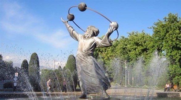 تمثال لأبي الريحان البيروني في ايران.(أرشيف)