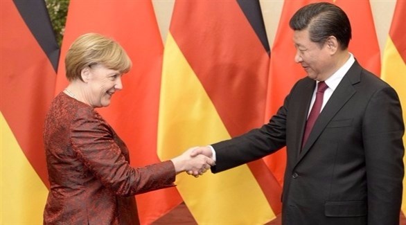 الرئيس الصيني شي جينبنغ والمستشارة الألمانية أنغيلا ميركل.(أرشيف)