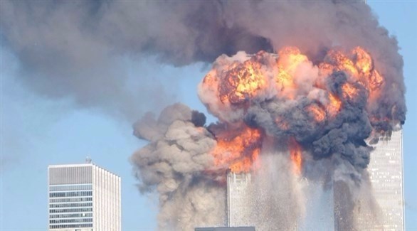 النيران تتصاعد من برجي مركز التجارة العالمي في 11 سبتمبر 2001.(أرشيف)