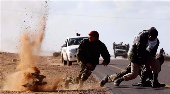 مقاتلون من داعش يهربون من القصف في الرقة.(أرشيف)