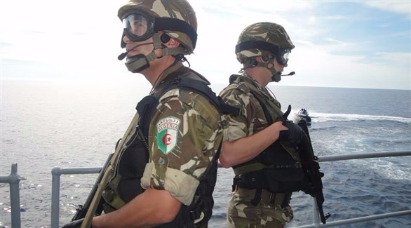 عنصران من الجيش الجزائري