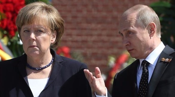 المستشارة الألمانية أنجيلا ميركل والرئيس الروسي فلاديمير بوتين (أرشيف)