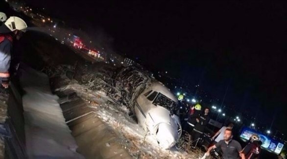 تحطم طائرة خاصة على أحدى ممرات مطار أتاتورك التركي في اسطنبول (تويتر)