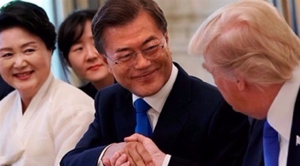 ترامب ورئيس كوريا الجنوبية مون جيه إن (أرشيف)