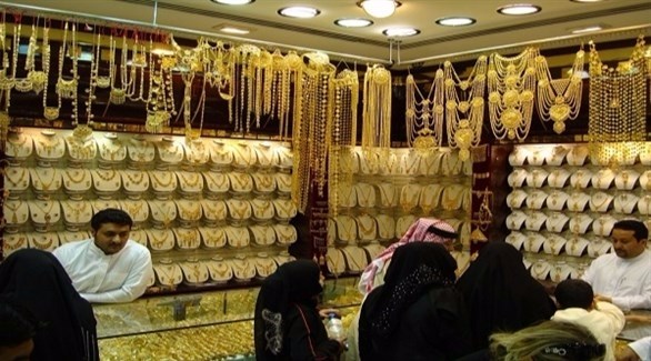 خليجيون في محل لبيع الذهب (أرشيف)