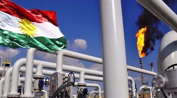 العلم الكردستاني مرفوعاً عند مصفاة عراقية (أرشيف)