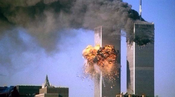 النيران تتصاعد من برجي مركز التجارة العالمي في 11 سبتمبر 2001. (أرشيف)
