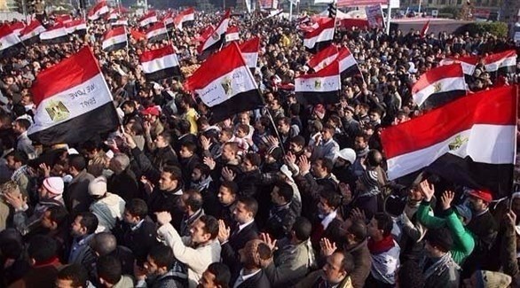 مصريون يتظاهرون خلال ثورة 25 يناير في القاهرة.(أرشيف)