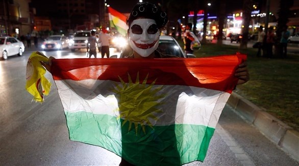 موال لانفصال كردستان يرفع علم الإقليم بعيد التصويت (اي بي ايه)