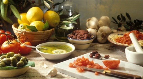 الفواكه والخضروات وزيت الزيتون من أساسيات نظام البحر المتوسط