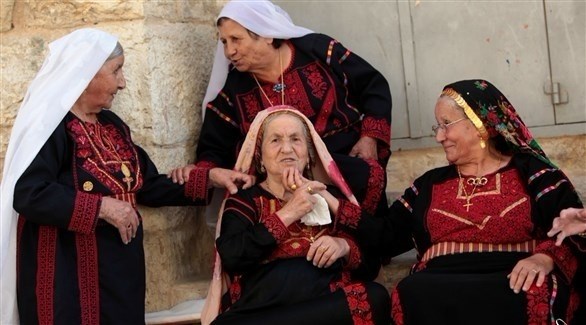 فلسطينيات بالزي التقليدي.(أرشيف)