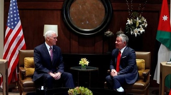 عاهل الأردن الملك عبد الله الثاني ونائب الرئيس الأمريكي مايك بنس (أرشيف)