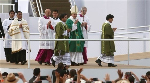 البابا فرانسيس قبل مغادرته بيرو (رويترز)