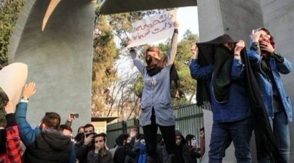 إيرانيون يحتجون ضد الحكومة والنظام في طهران.(أرشيف)