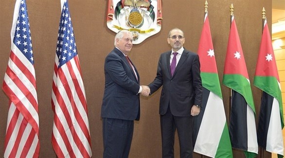 تيلرسون مصافحاً نظيره الأردني في عمان (الخارجية الأمريكية)