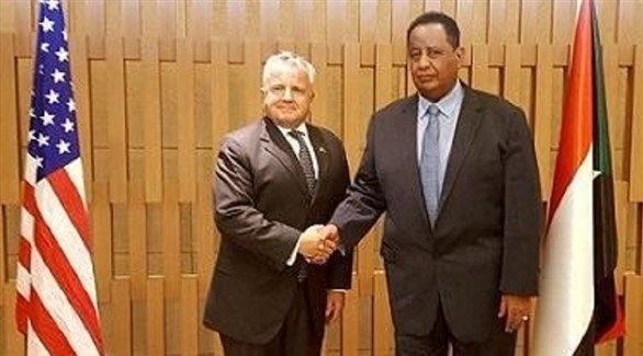 وزير الخارجية السوداني إبراهيم غندور ونائب وزير الخارجية الأمريكي جون سولفيان (أرشيف)
