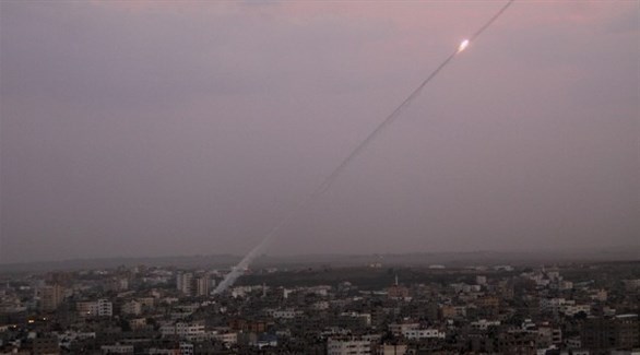 إطلاق قذيفة من غزة في اتجاه مستوطنة إسرائيلية (أرشيف)