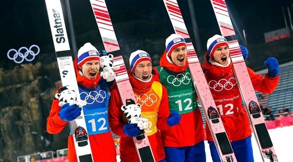الفريق النرويجي المشارك بمسابقة تزلج الوثب (رويترز)