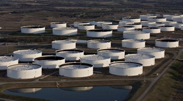 خزانات النفط في مركز كاشينغ بأوكلاهوما الأمريكية (أرشيف)