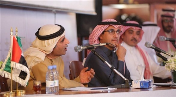 د. علي بن تميم محاضراً عن العلاقات السعودية الإماراتية في الرياض.(أرشيف)