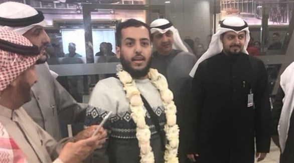 الرحالة فالح العازمي أثناء وصوله إلى الكويت (أرشيف)