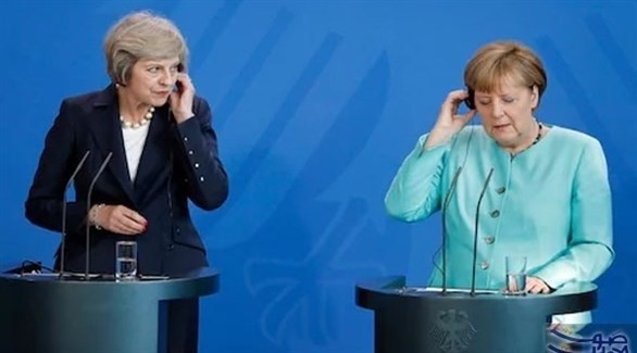 المستشارة الألمانية أنغيلا ميركل ورئيسة الوزراء البريطانية تيريزا ماي (أرشيف)