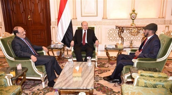 الرئيس اليمني هادي والأخ غير الشقيق لصالح، علي صالح علي عبدالله عفاش (أرشيف)