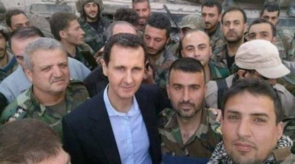 الرئيس السوري بشار الأسد بين جنود سوريين في الغوطة الشرقية (أرشيف)