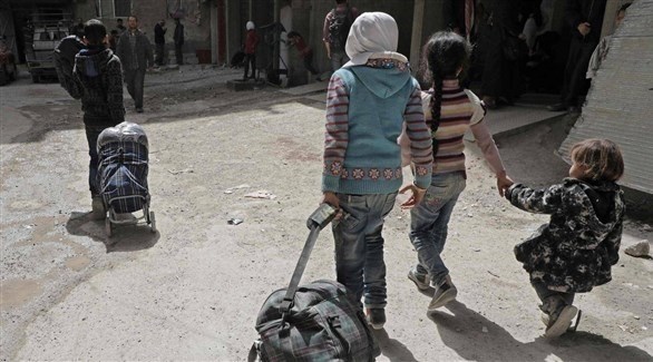 أطفال سوريين يغادرون الغوطة (تويتر)