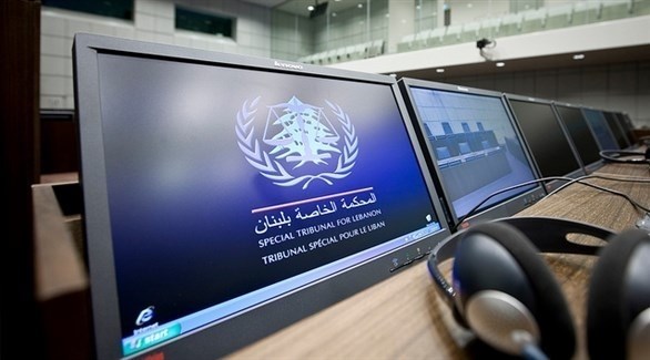 شاشة كمبيوتر تعرض شعار المحكمة في لاهاي (المحكمة الخاصة بلبنان)