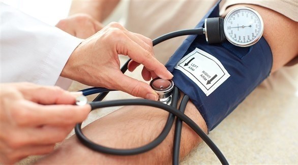 قياس ضغط دم أحد المرضى (أرشيف)