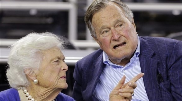 الرئيس السابق جورج بوش وزوجته الراحلة باربرا (أرشيف)