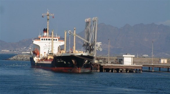 سفينة تجارية في ميناء الحديدة الخاضع للحوثيين (أرشيف)
