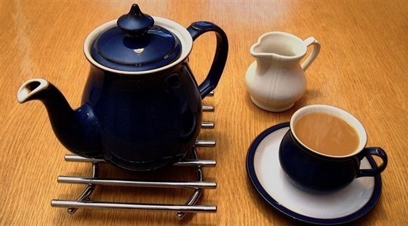 الشاي يعيق امتصاص الكالسيوم الموجود في الحليب (أرشيفية)