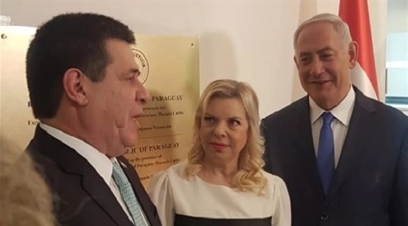الرئيس الباراغواني كارتيس ورئيس الحكومة الإسرائيلية نتانياهو وزوجته في افتتاح السفارة (هاآريتس) 