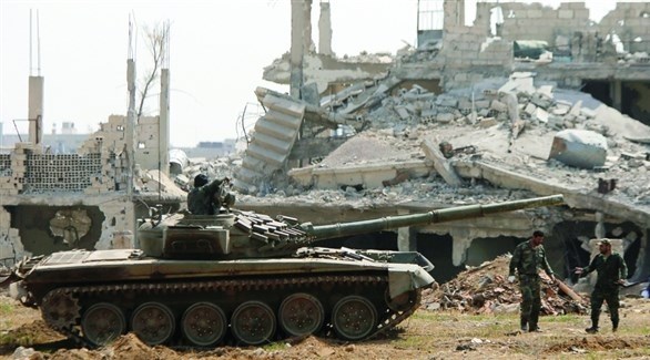 قوات موالية للنظام السوري في منطقة القدم قرب من مخيم اليرموك (رويترز)