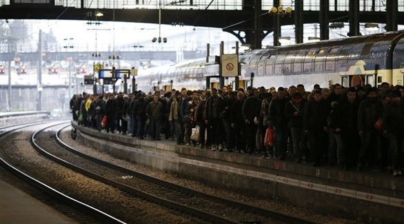 سكة حديدية في فرنسا تخلو من القطارات في إضرابات الثلاثاء الأسود(أرشيف)