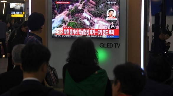 كوريون جنوبيون يتابعون تقريراً عن تدمير موقع نووي في كوريا الشمالية (أ ف ب)