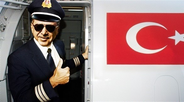 الرئس التركي رجب طيب أردوغان بزي قبطان طائرة.(أرشيف)