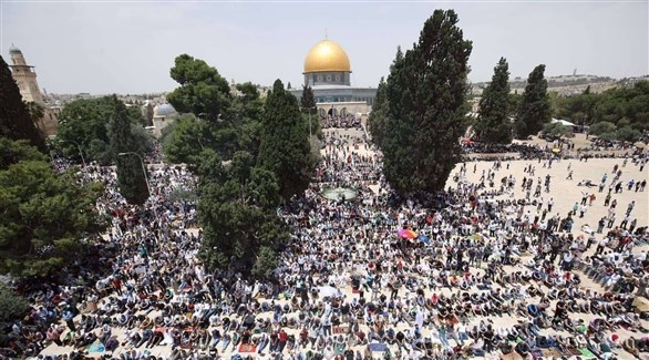 فلسطينيون يُصلون الجمعة في الأقصى (المصدر)