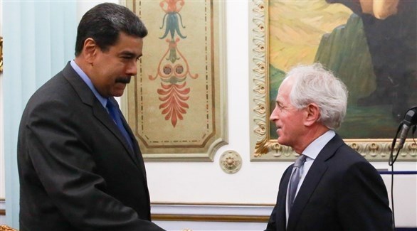  مادورو ملتقياً كروكر (أ ف ب)